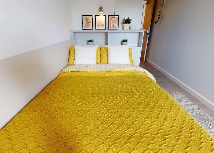 Chic Private Bedrooms At Wilmslow Park In Manchester