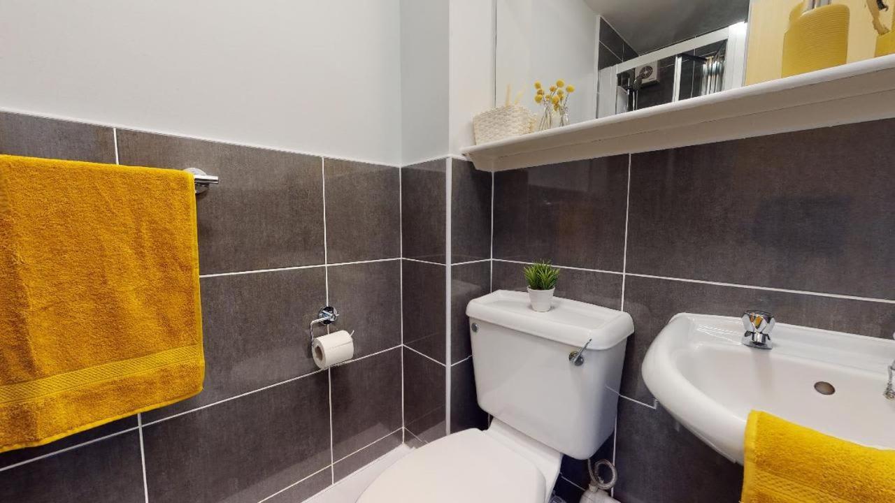 Apartment Chic Private Bedrooms At Wilmslow Park In