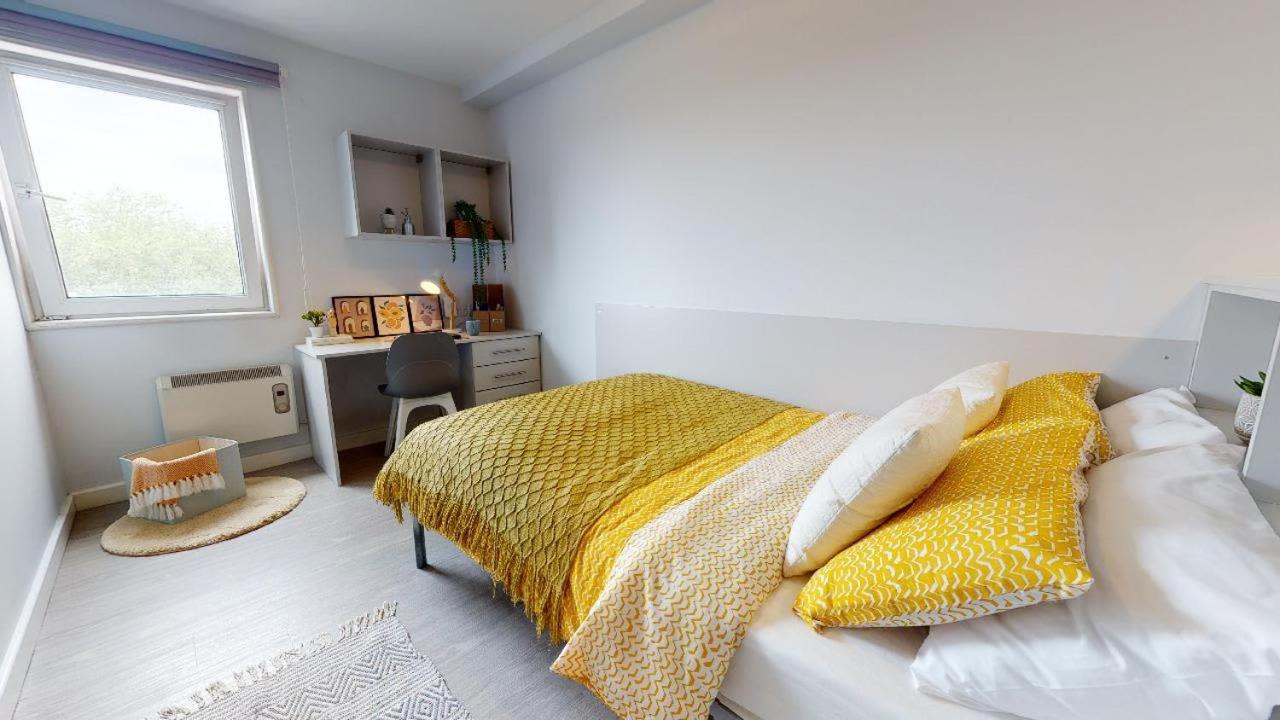 Apartment Chic Private Bedrooms At Wilmslow Park In *